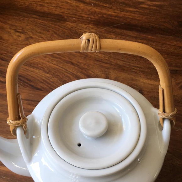 Vintage White Japanese Style Teapot w/ Bamboo Handle by Taylor & Ng (c) 1971 - Picture 15 of 16